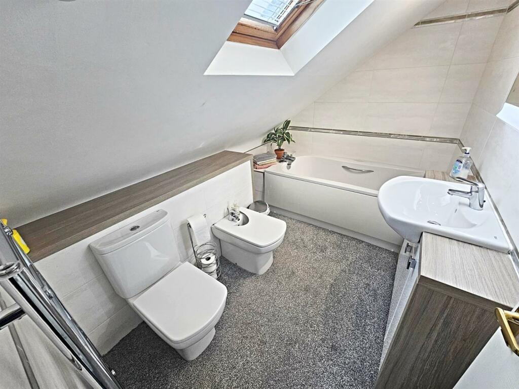 En-Suite Bathroom