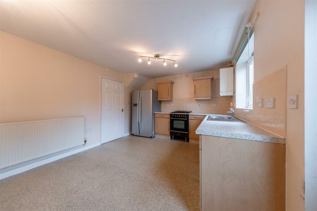 3 Harewood Close-004.jpg