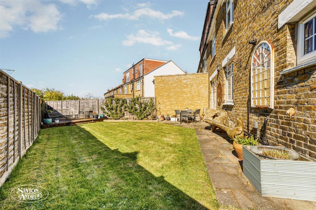 32 Croft Gardens-9.jpg