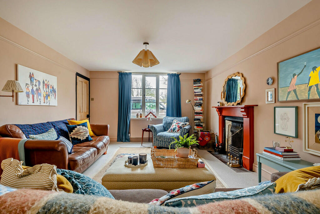 8631171-interior1...