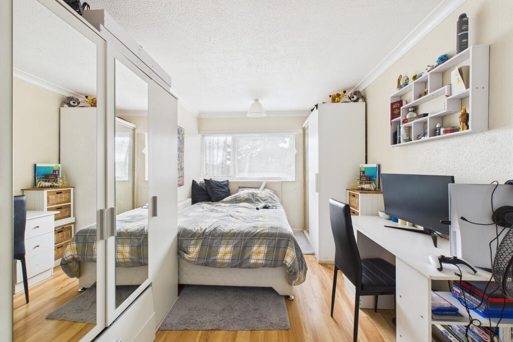 CAM05454G0-PR0033-STILL009