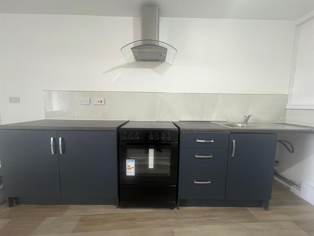 flat1 kitchen.jpg