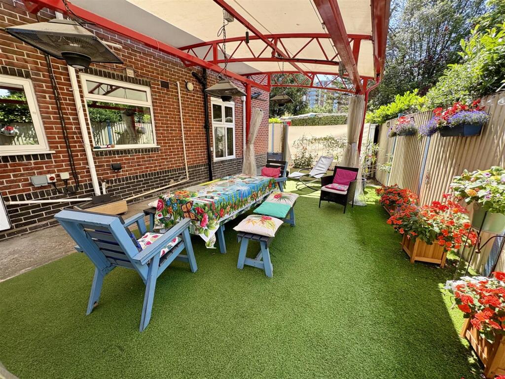 rear garden2.jpg