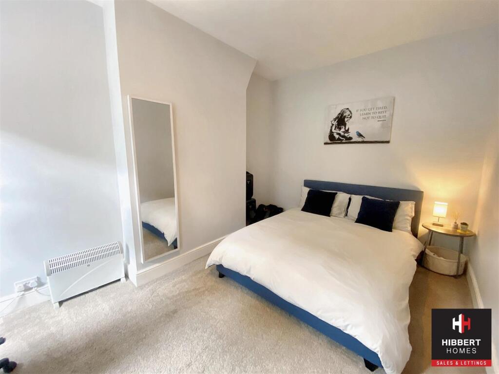 bed 2.1.jpg