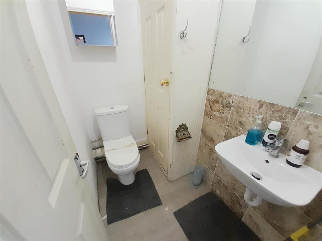 Washroom/Toilet