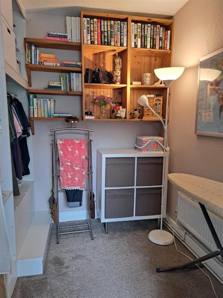 Walk in wardrobe/study/nursery