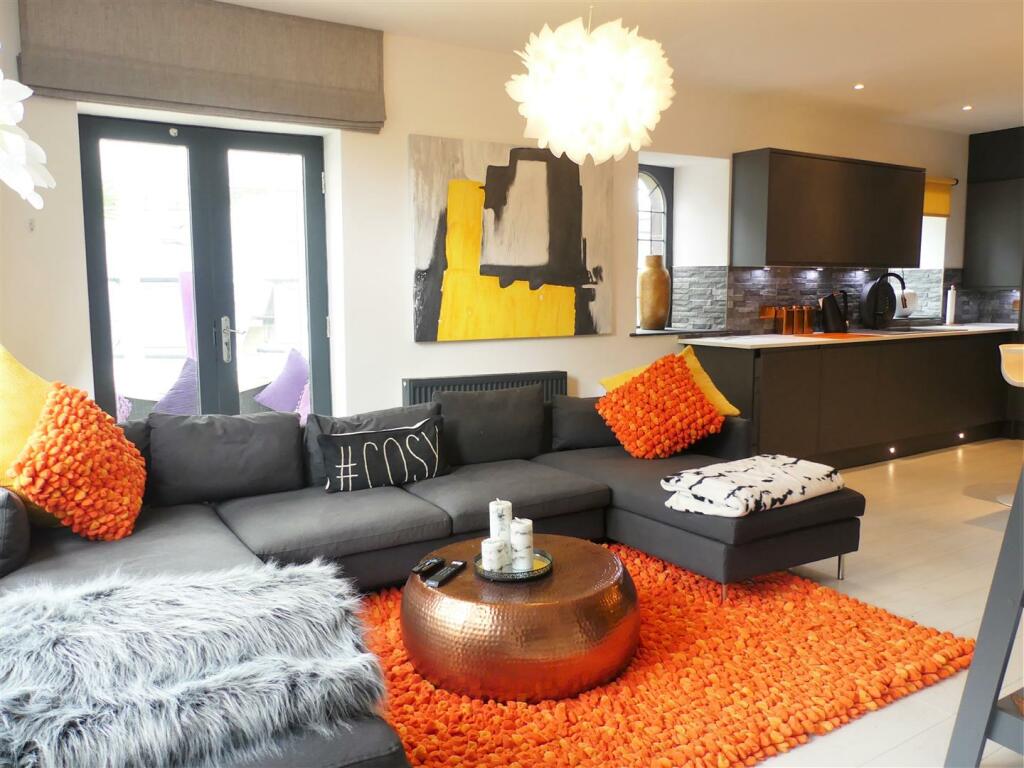 Open Plan Living Area &amp; Kitchen