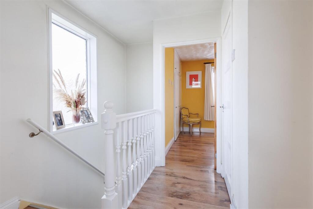 15 Holt Way (12).jpg