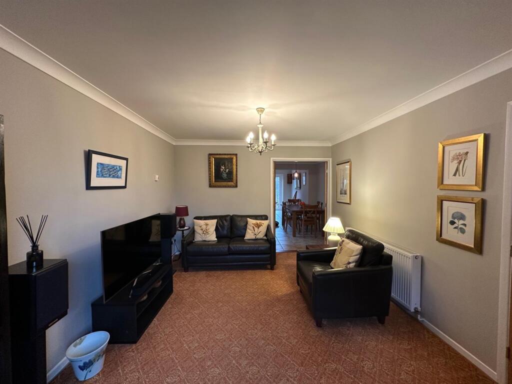 Lounge 2.jpg