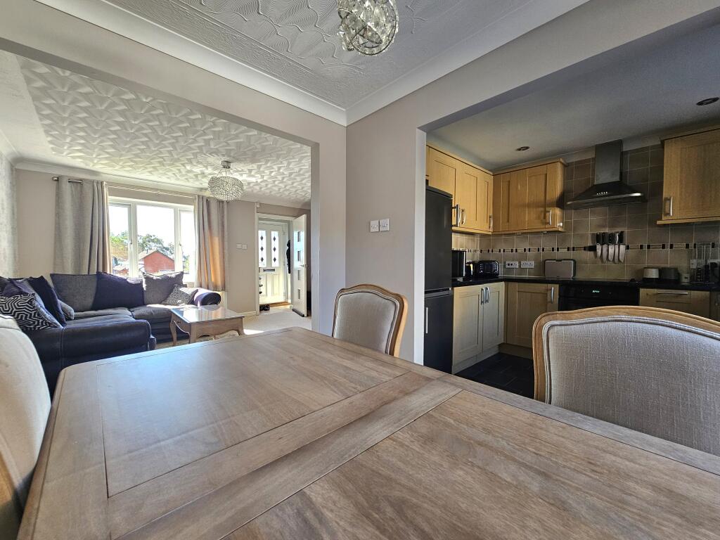 Dining / kitchen