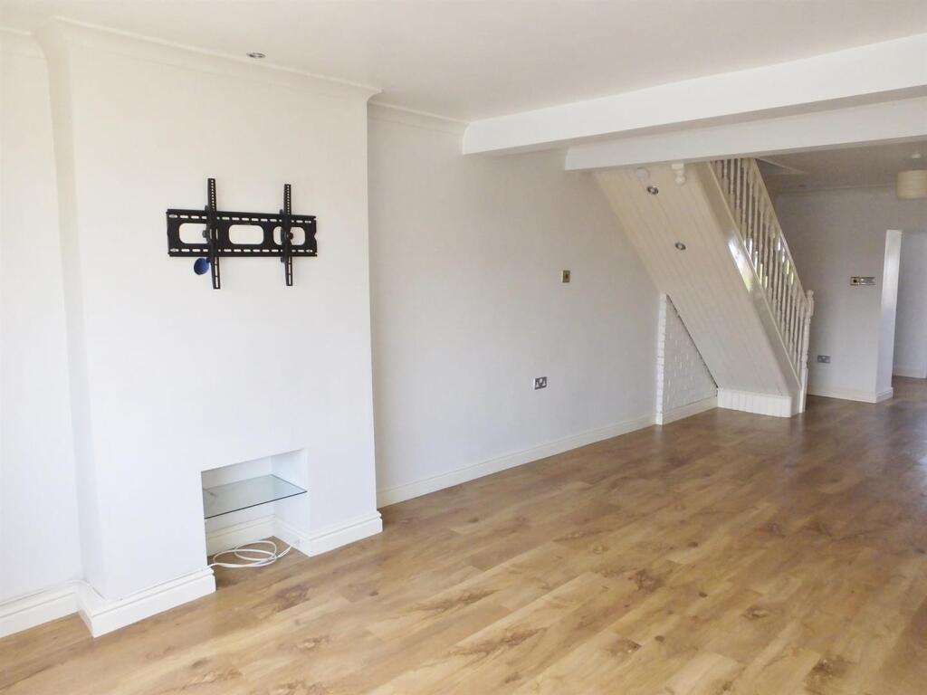 5 - living room.jpg