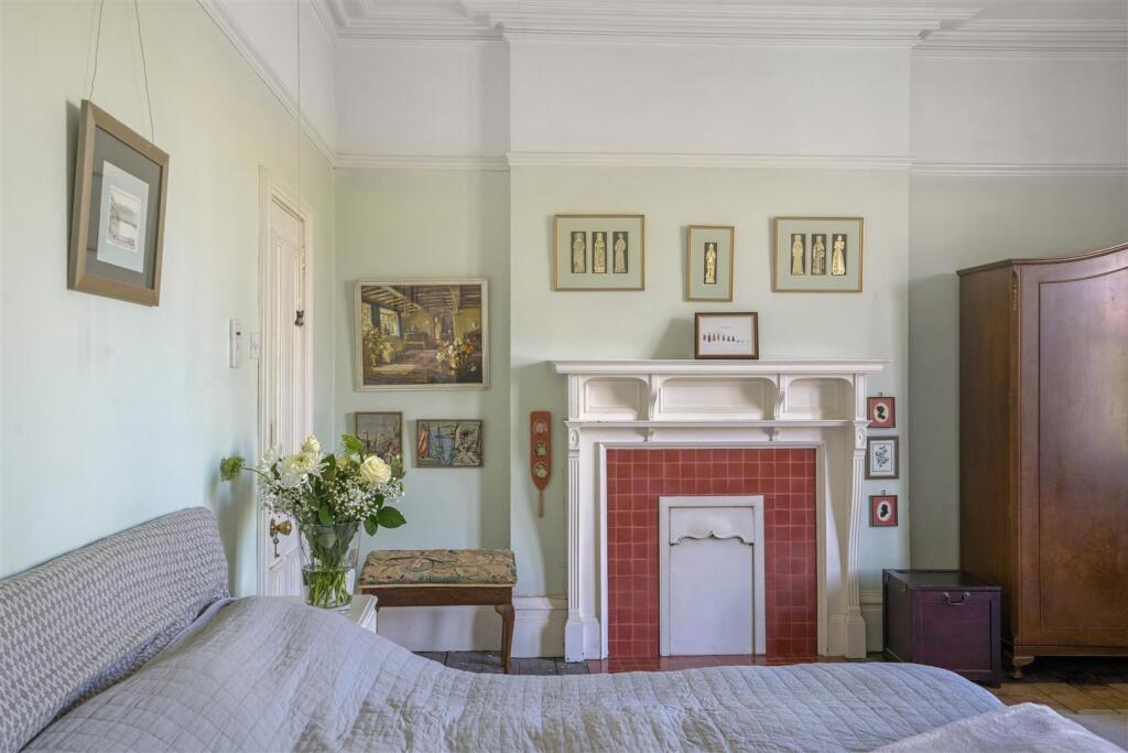 Downleaze, Stoke Bishop Bed 2 Fireplace.jpg