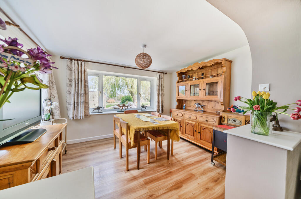 Staple Cross Seddons