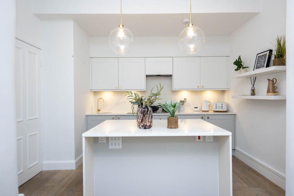 9 1F2 Comely Bank Place, Stockbridge, EH4 1DT (15)