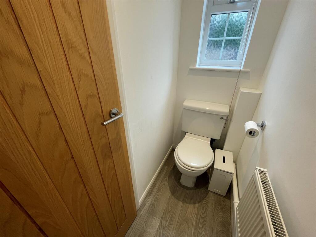 DownstairsWC.jpg