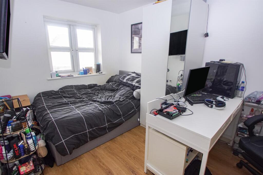 14 amesbury bed2 2025.JPG