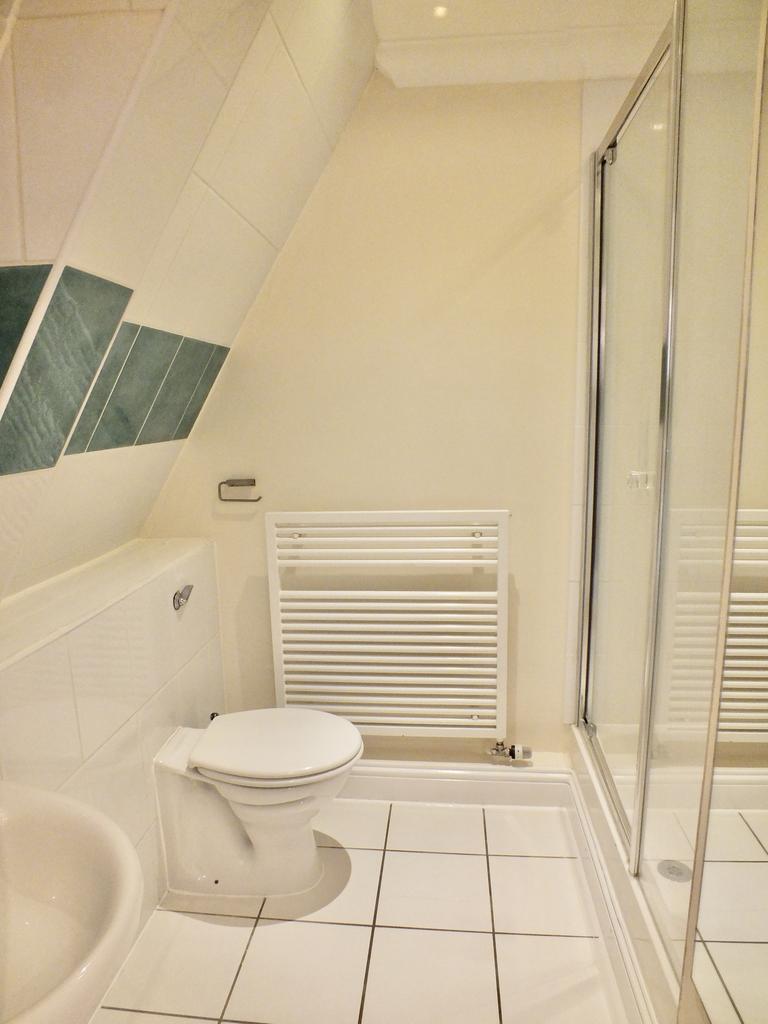 en-suite bathroom.jpeg