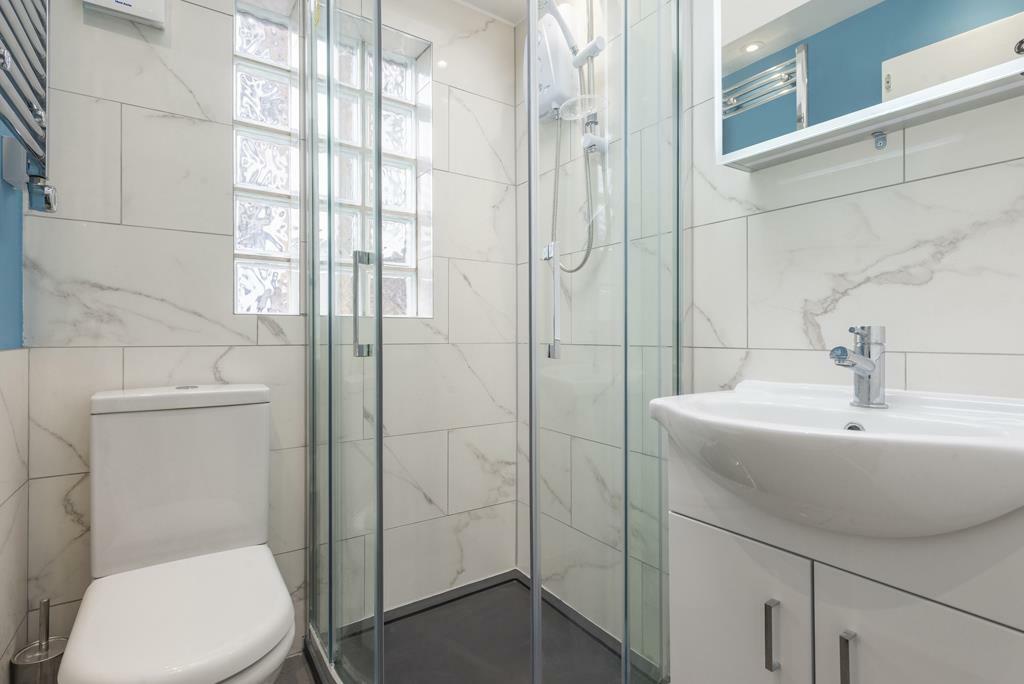 bathroom (2).jpg