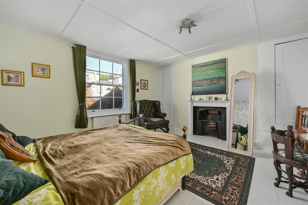 11 Hill Street TN34 (43).jpg