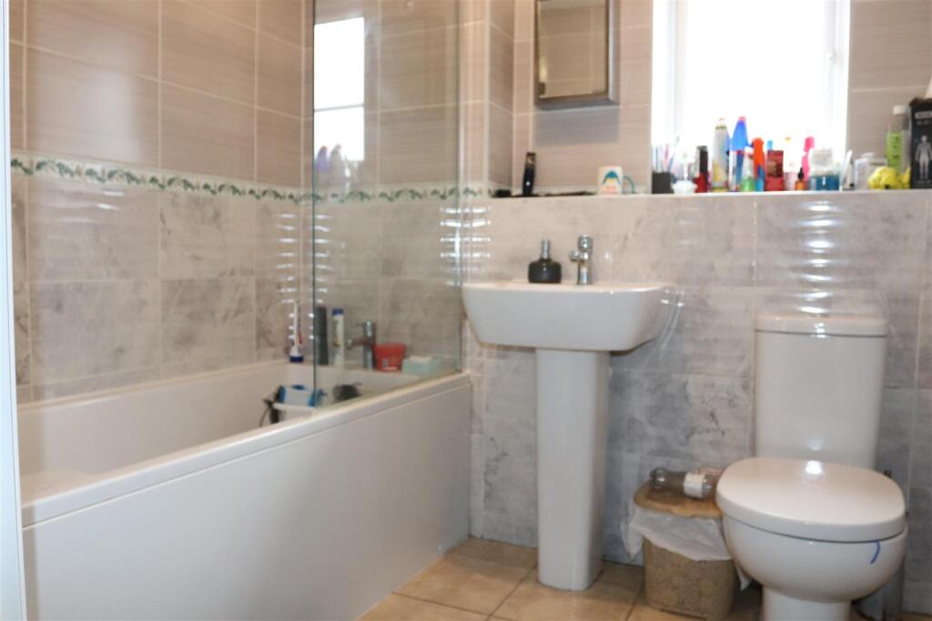 MAIN BATHROOM