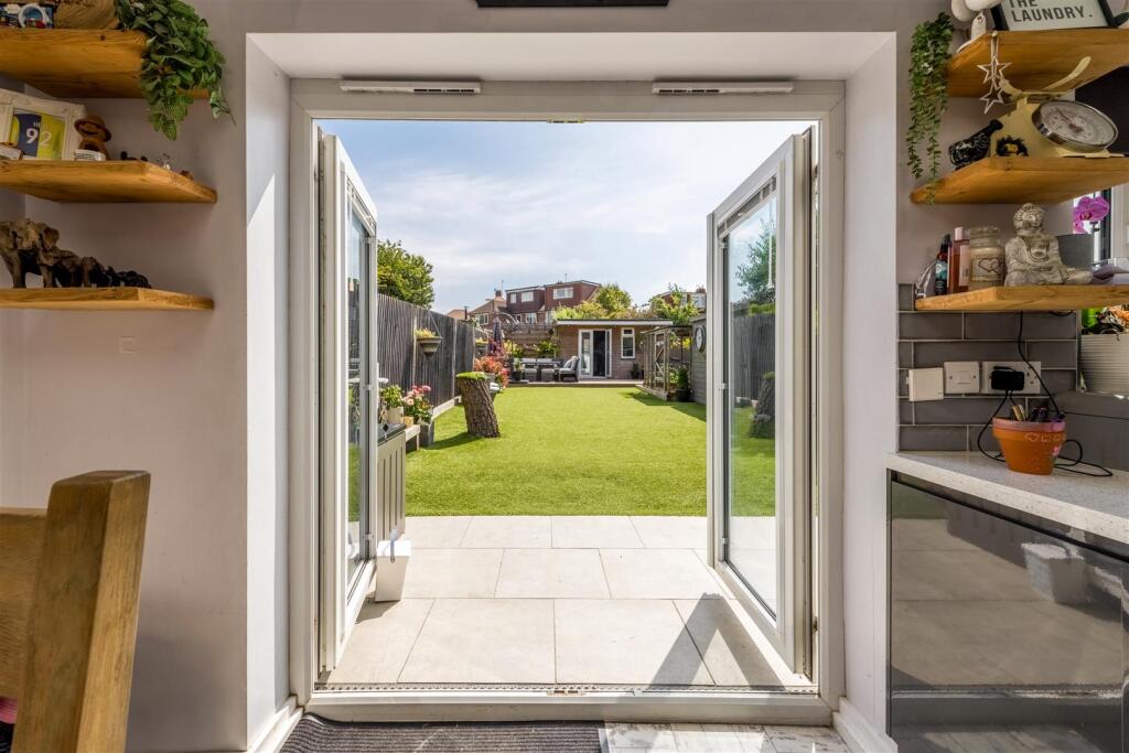 14 Upper Kingston Lane-24.jpg