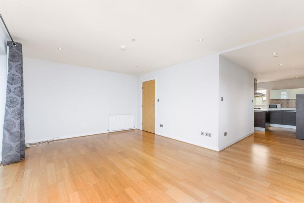 Lounge/Dining Area