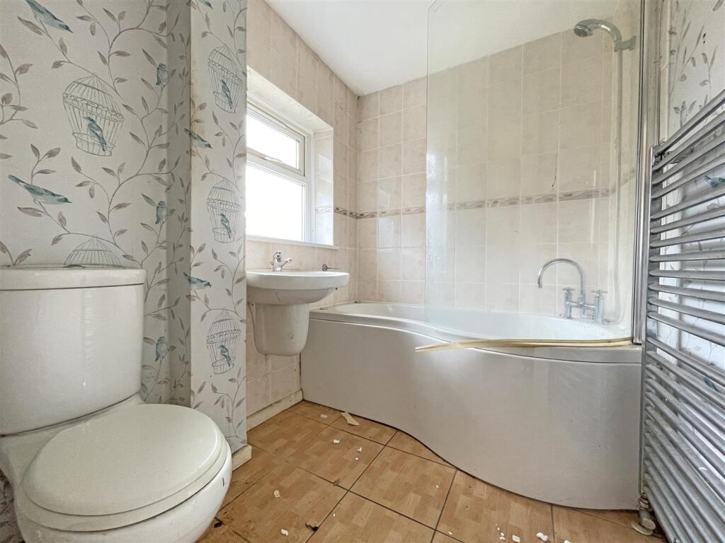 Macaulay Crescent 15 - Bathroom.jpg