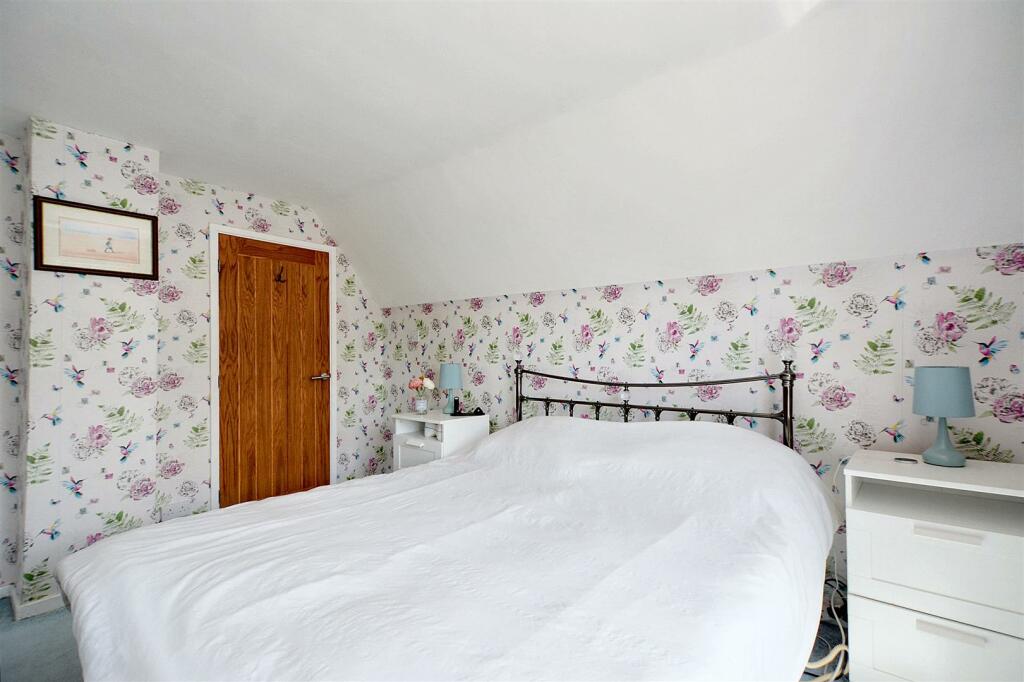 Bedroom 1_2.jpeg