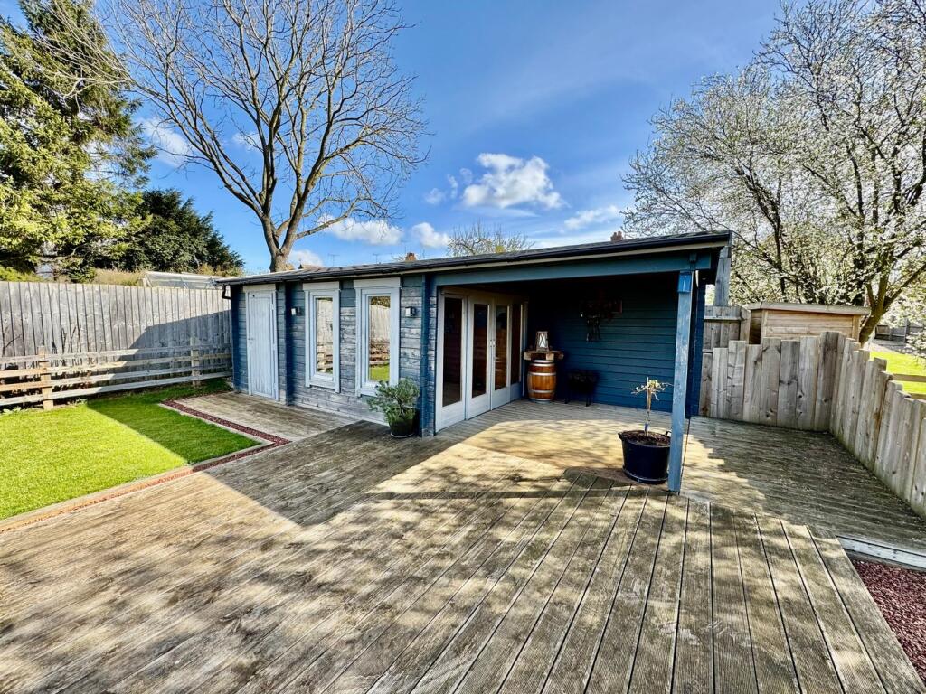 Summer House &amp; Decking 