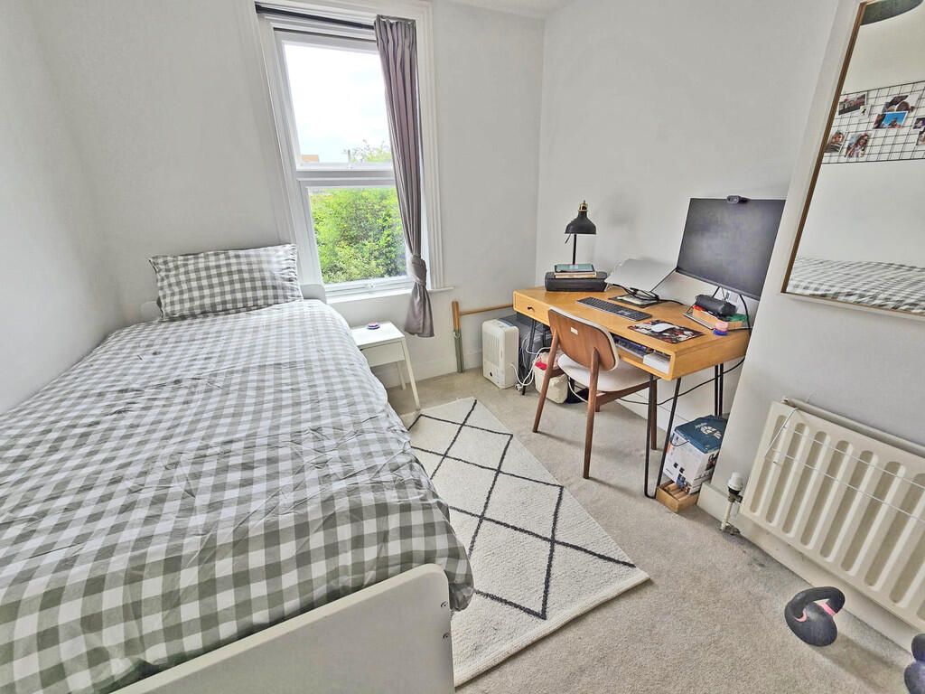 BEDROOM 2