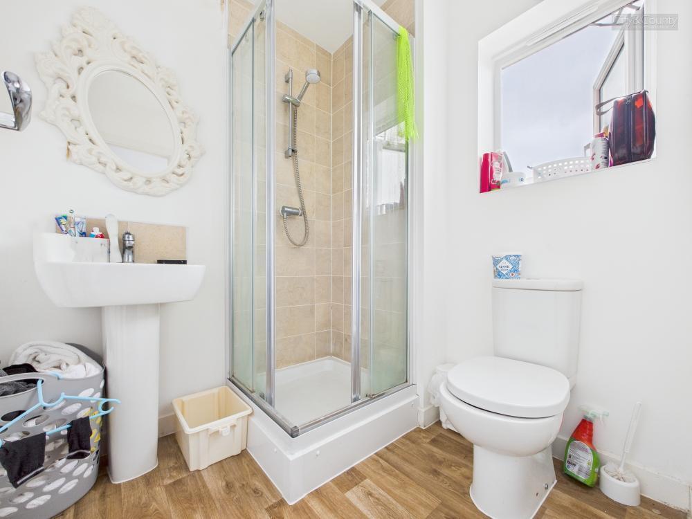 En-Suite To Master Bedroom