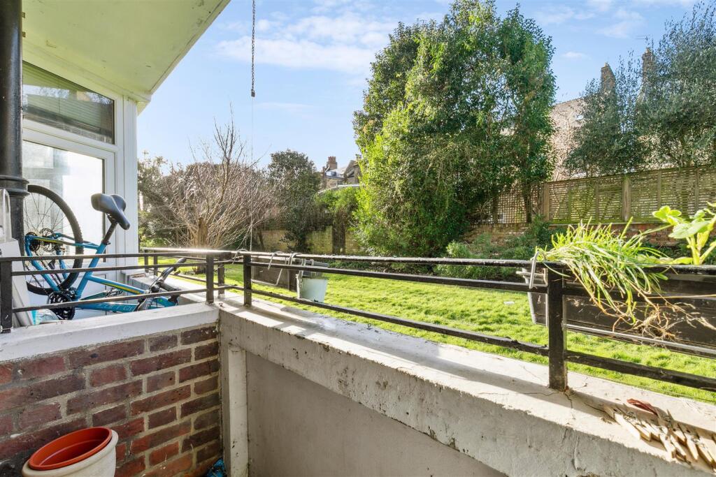 Kelmscott Gardens. W12 - FOR SALE
