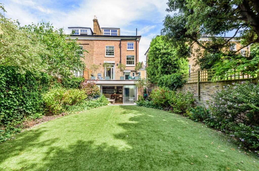 62b2eb6545e95-l-8637