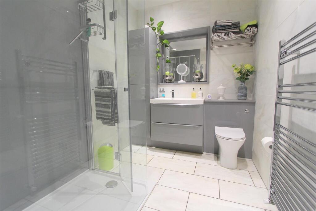 downstairs shower.JPG