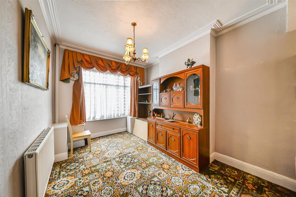 Lounge/Dining Room