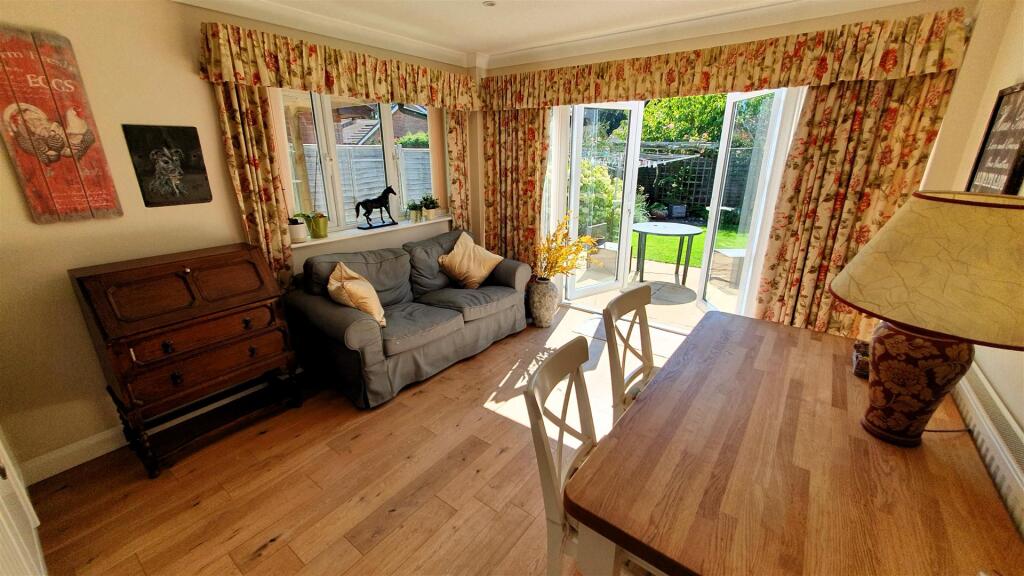 3. dining area.jpg