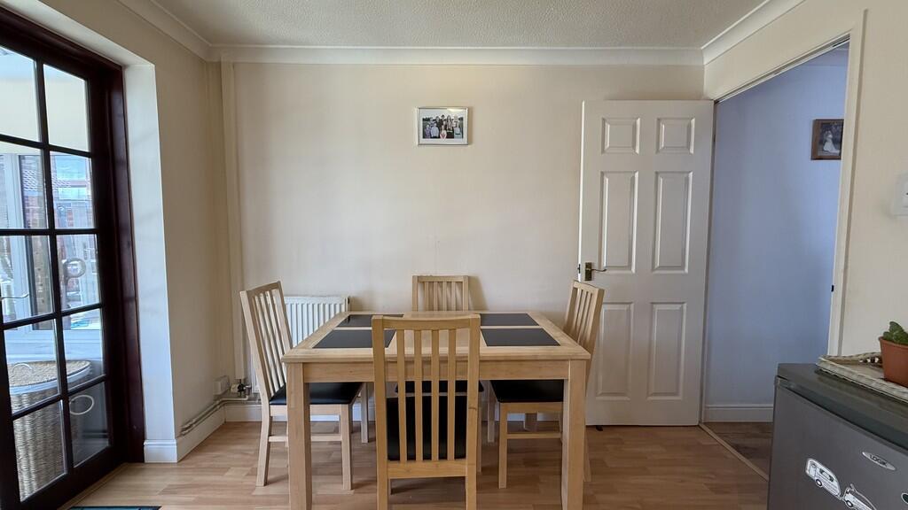 Kitchen/dining ro...