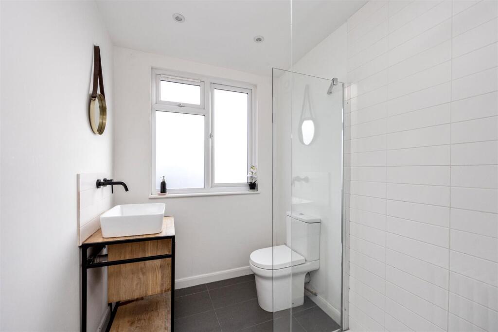 Hangleton Road 131 SHOWER ROOM.jpeg