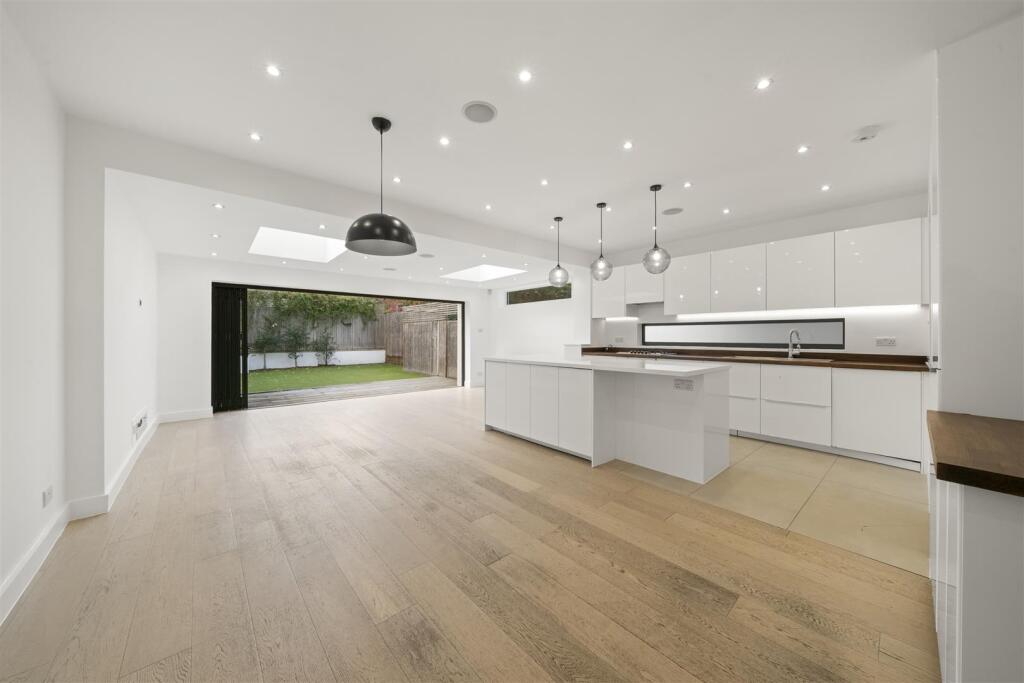 88 Hare Lane Claygate KT10003.jpg