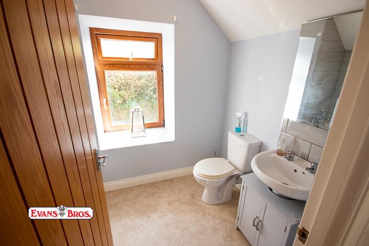 EN-SUITE BATHROOM
