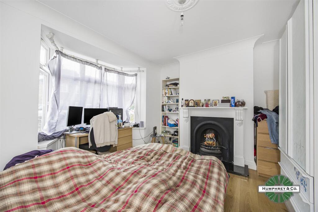 27   South Park Crescent -001-4550.jpg