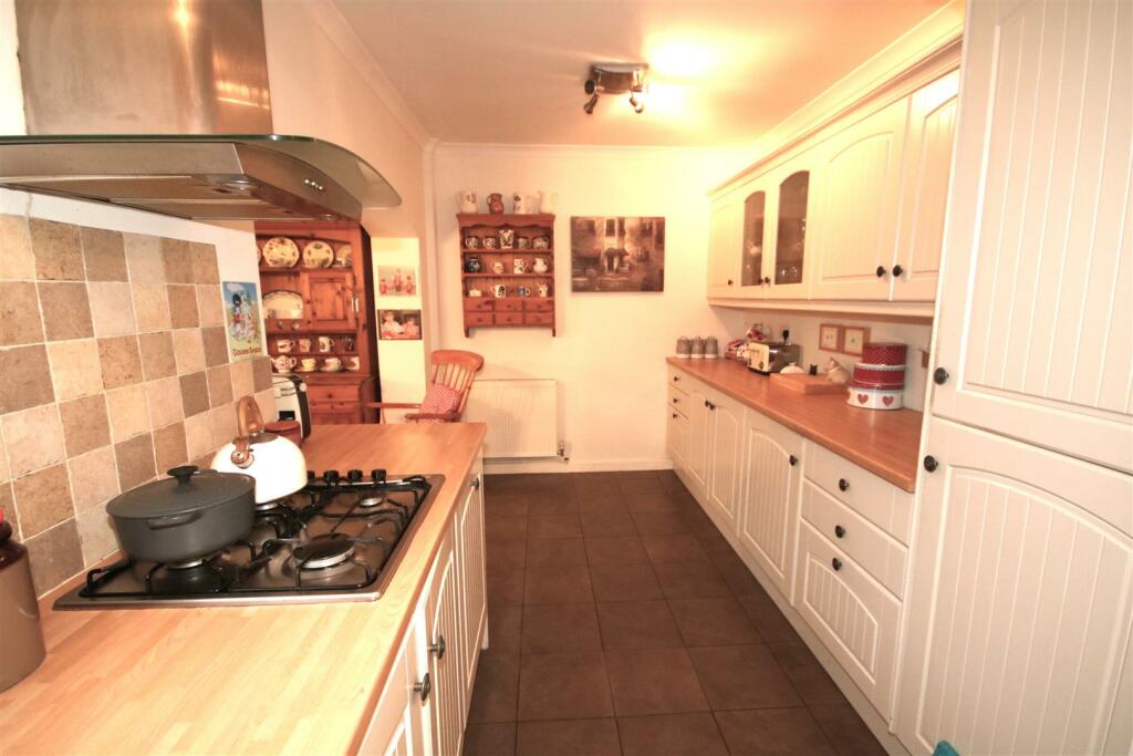 Kitchen b.JPG
