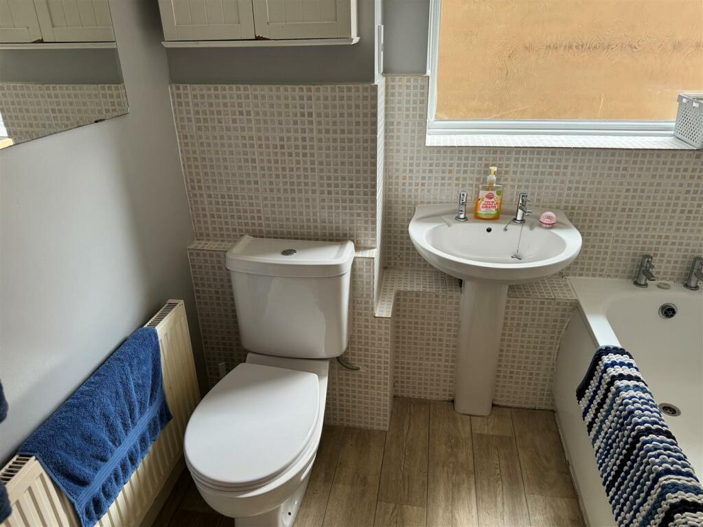 Bathroom..jpg