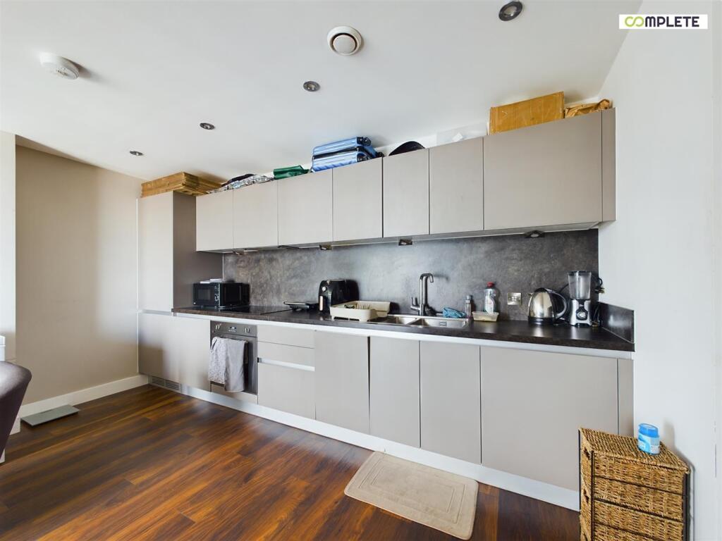 CAM01231G0-PR0057-STILL010