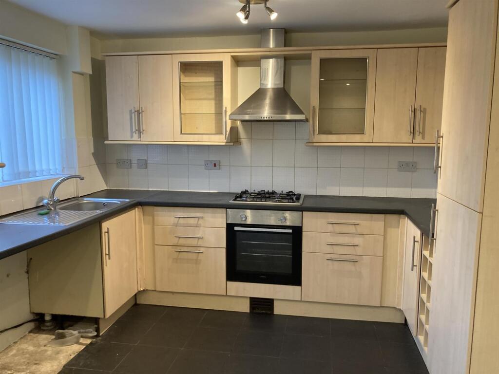 Kitchen 1.jpg