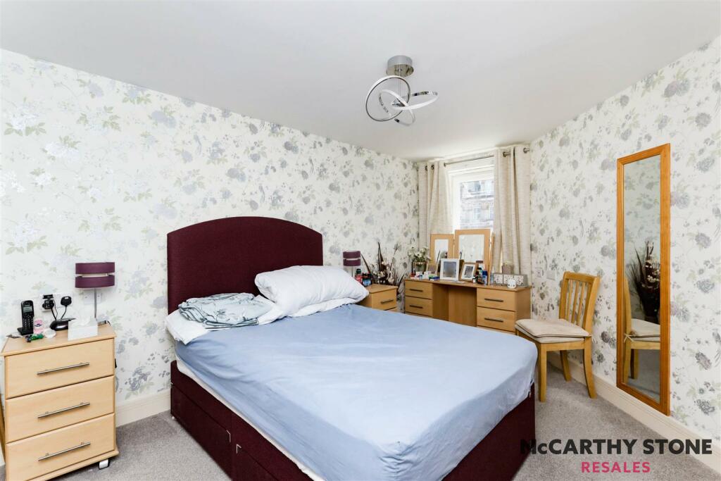 30martellocourtjevingtongardenseastbourne1.jpg