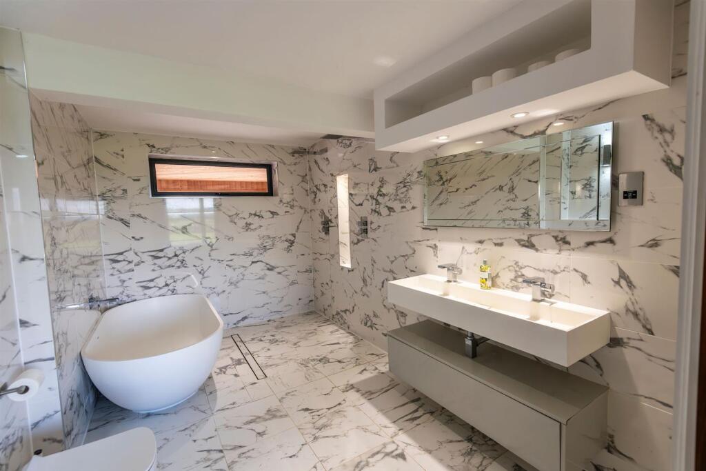 Twigworth Views | En suite