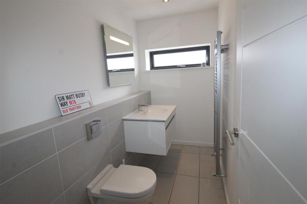 Bedroom Two En Suite 2