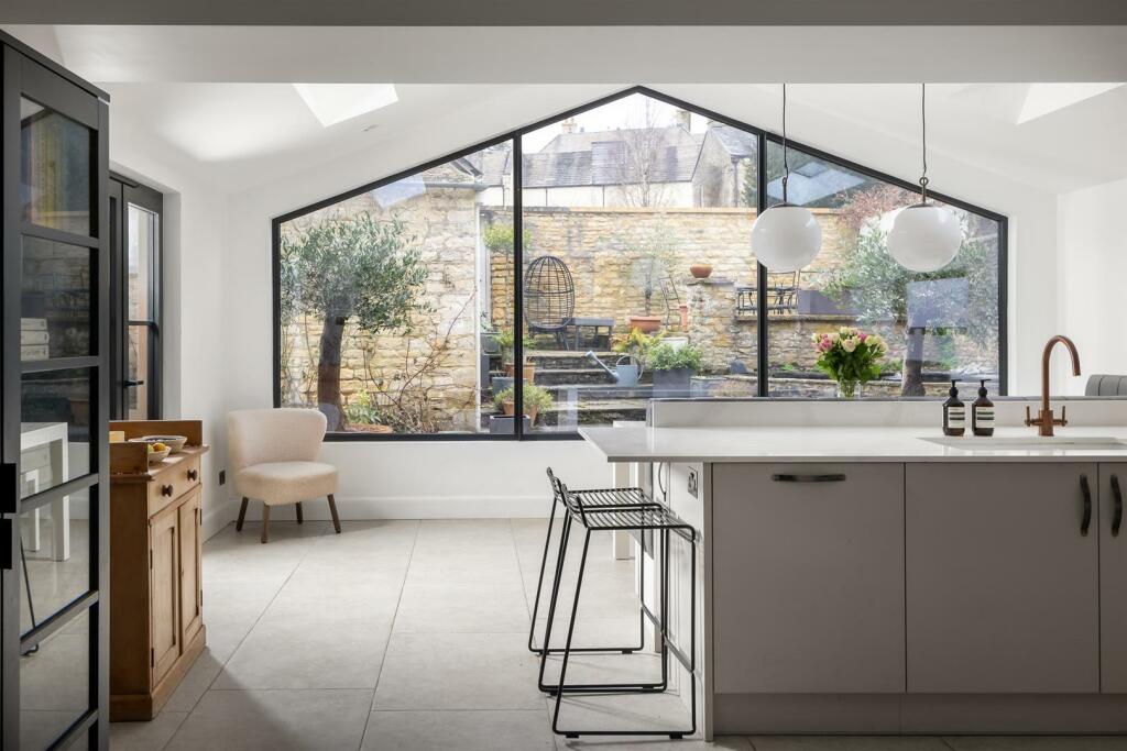 23 - 39 Cheltenham Road - GL7 2HU - Web.jpg