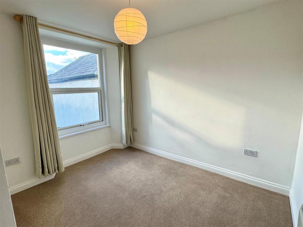 6c Trevose Avenue Bedroom